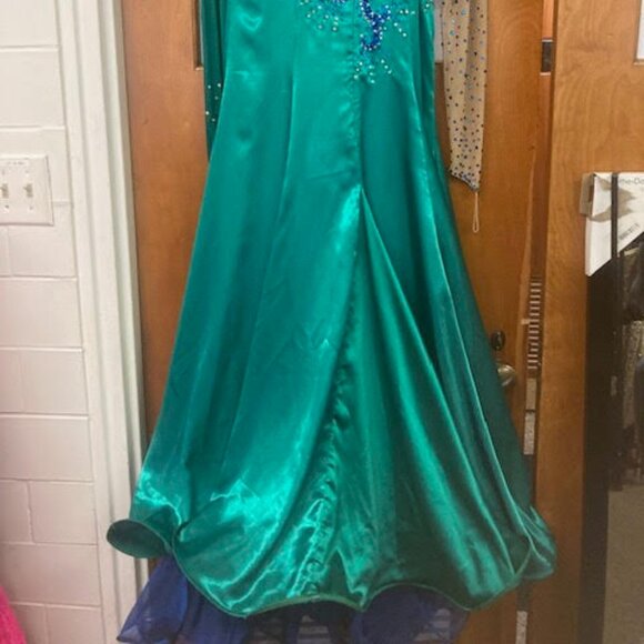 Dress - Picture 4 of 4